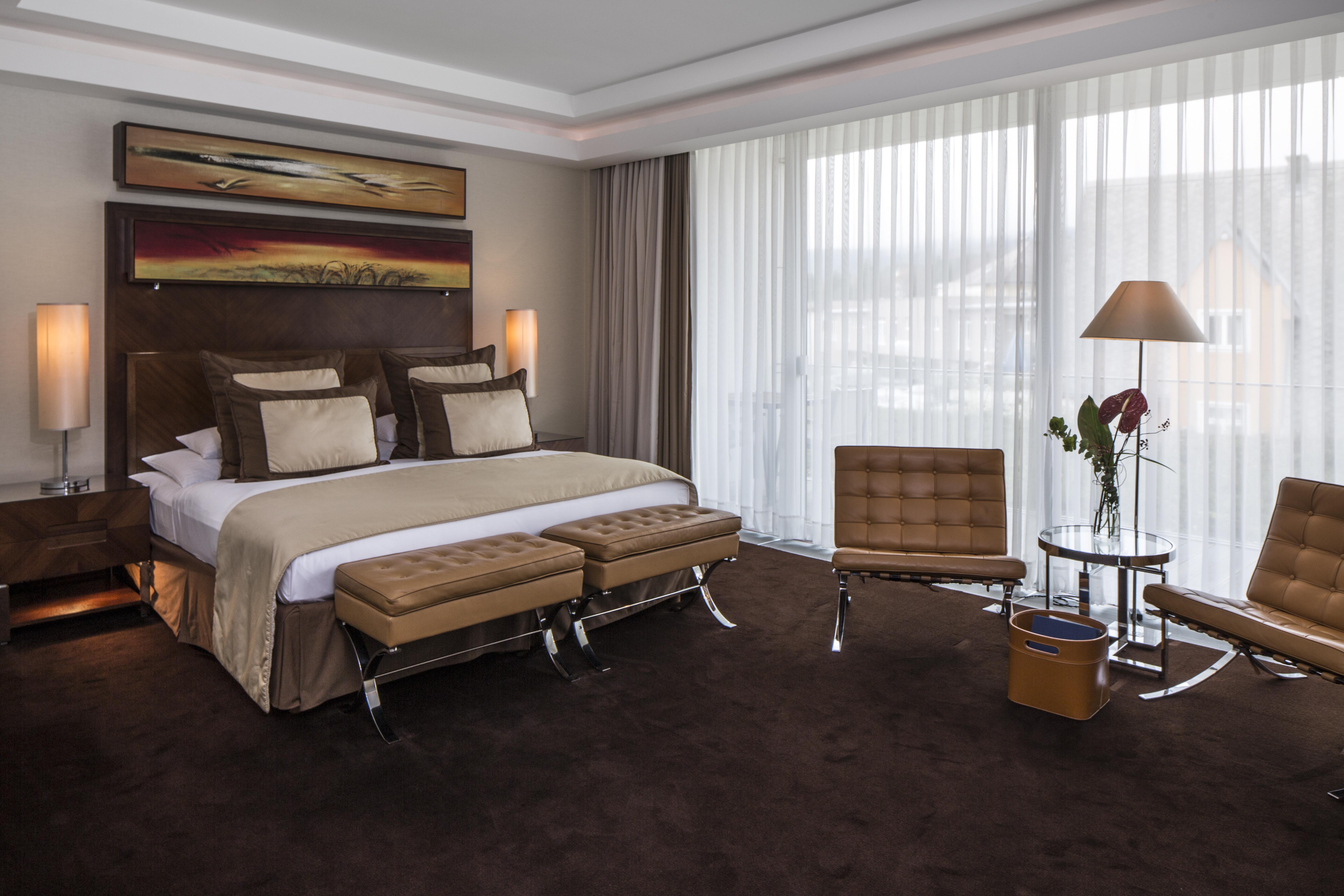 Falkensteiner Schlosshotel Velden - The Leading Hotels Of The World Velden am Wörthersee Exteriör bild A room at the hotel