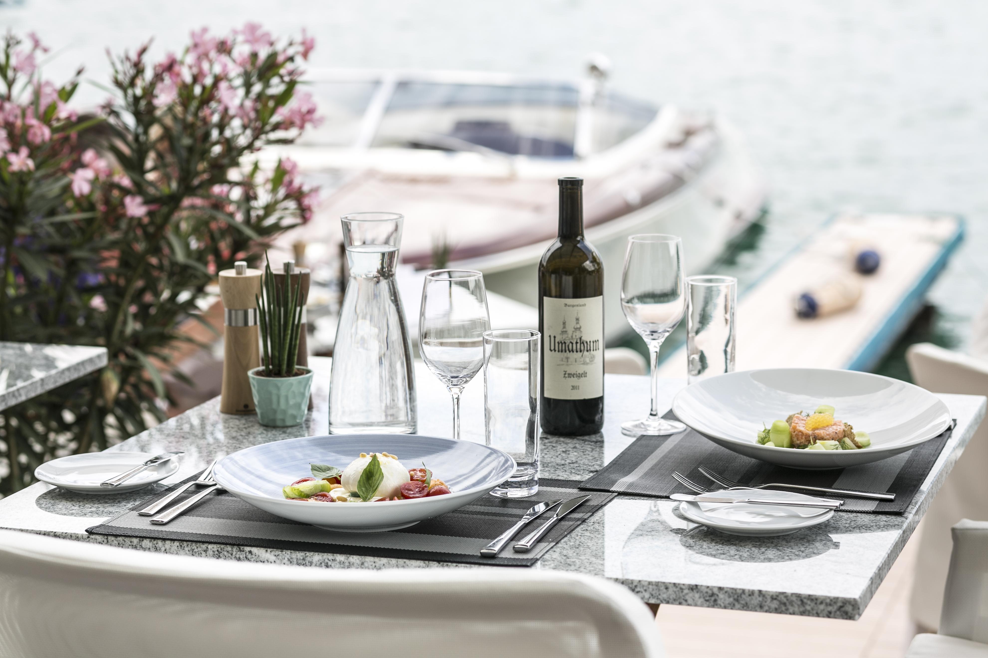 Falkensteiner Schlosshotel Velden - The Leading Hotels Of The World Velden am Wörthersee Exteriör bild Restaurant