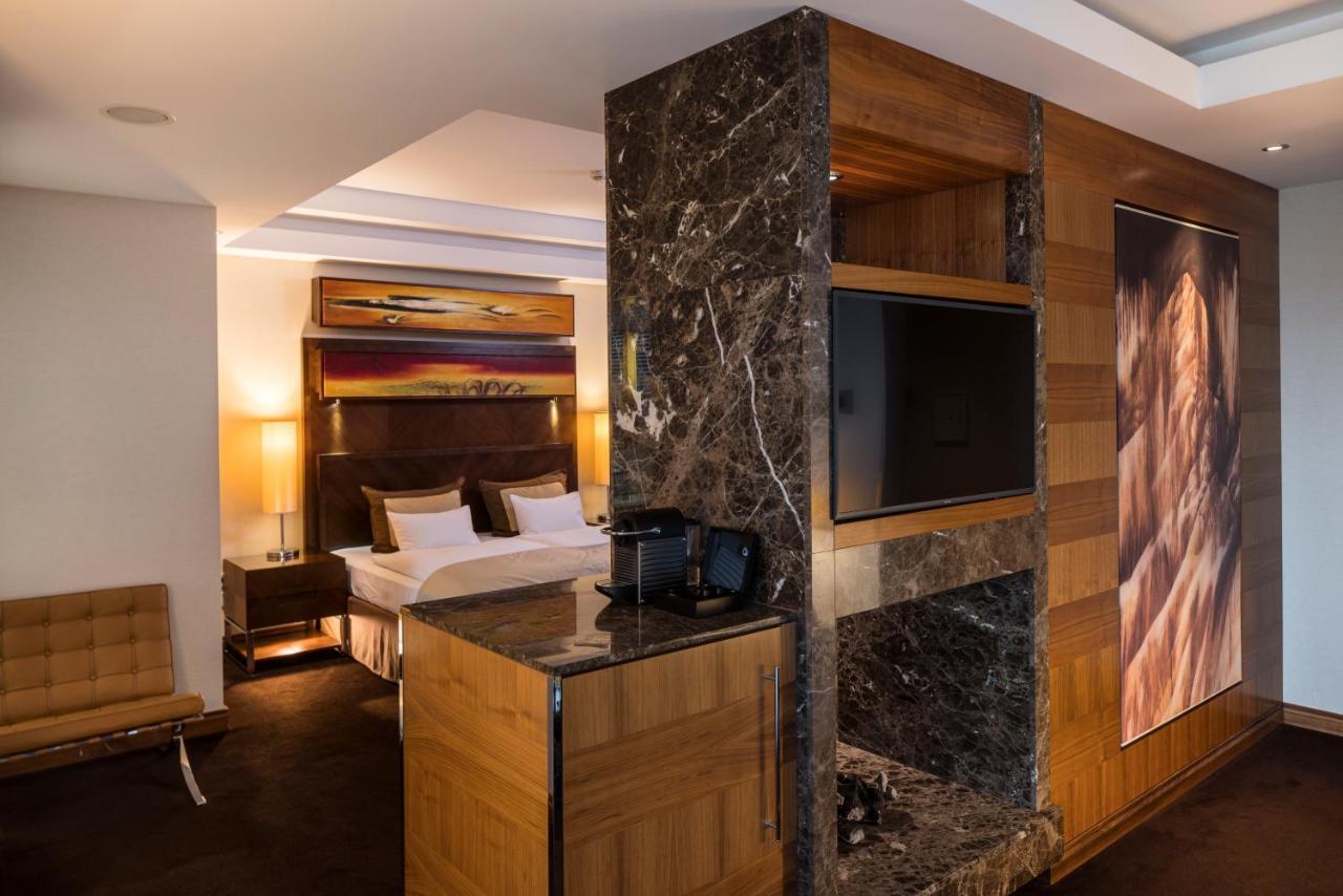 Falkensteiner Schlosshotel Velden - The Leading Hotels Of The World Velden am Wörthersee Exteriör bild