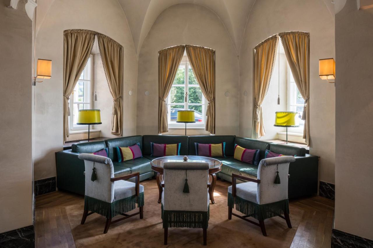 Falkensteiner Schlosshotel Velden - The Leading Hotels Of The World Velden am Wörthersee Exteriör bild The interior of the hotel