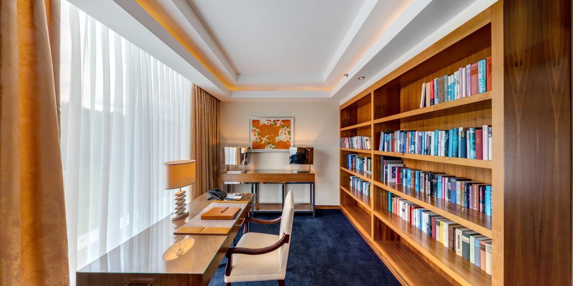 Falkensteiner Schlosshotel Velden - The Leading Hotels Of The World Velden am Wörthersee Rum bild Library