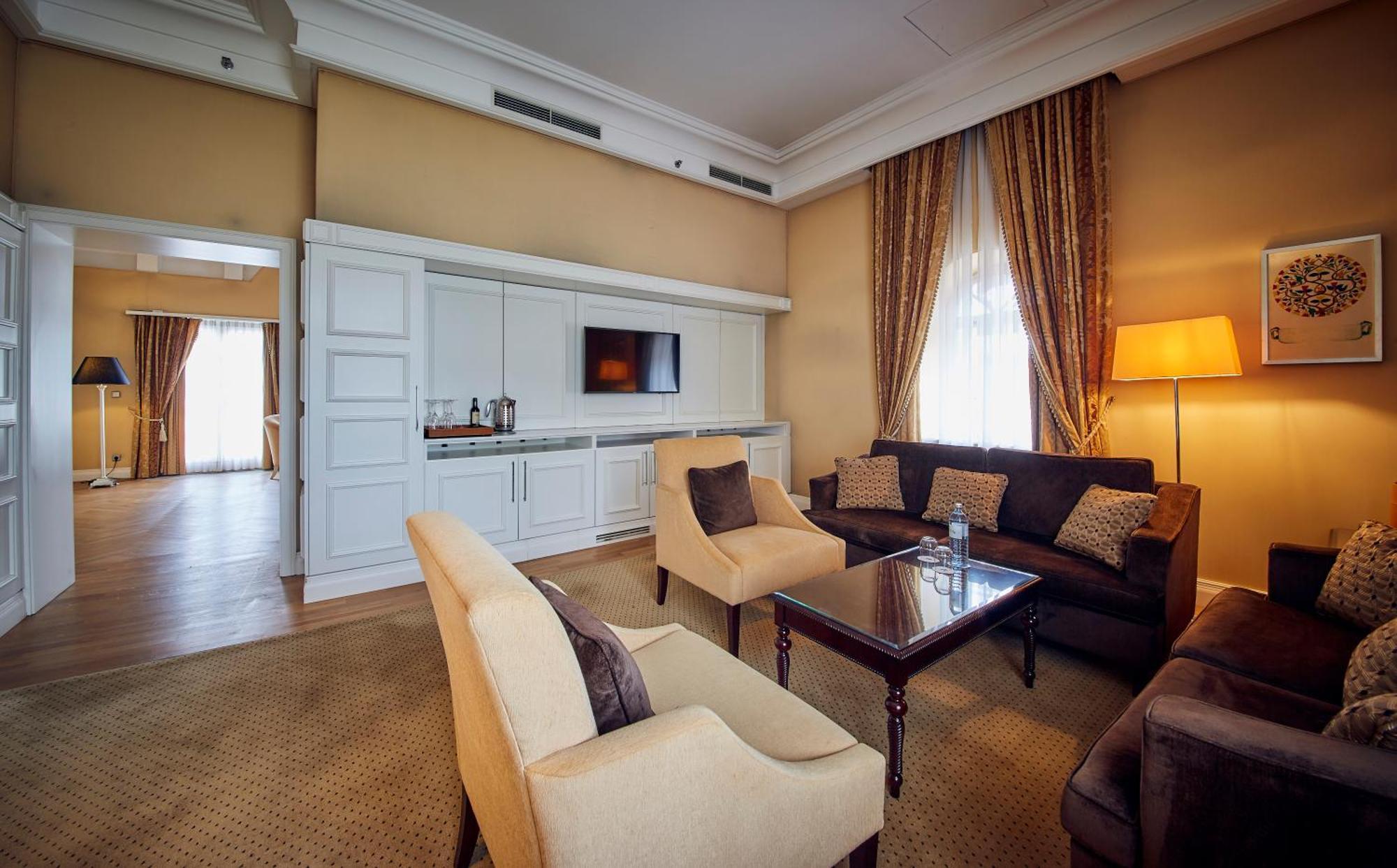 Falkensteiner Schlosshotel Velden - The Leading Hotels Of The World Velden am Wörthersee Rum bild Suite
