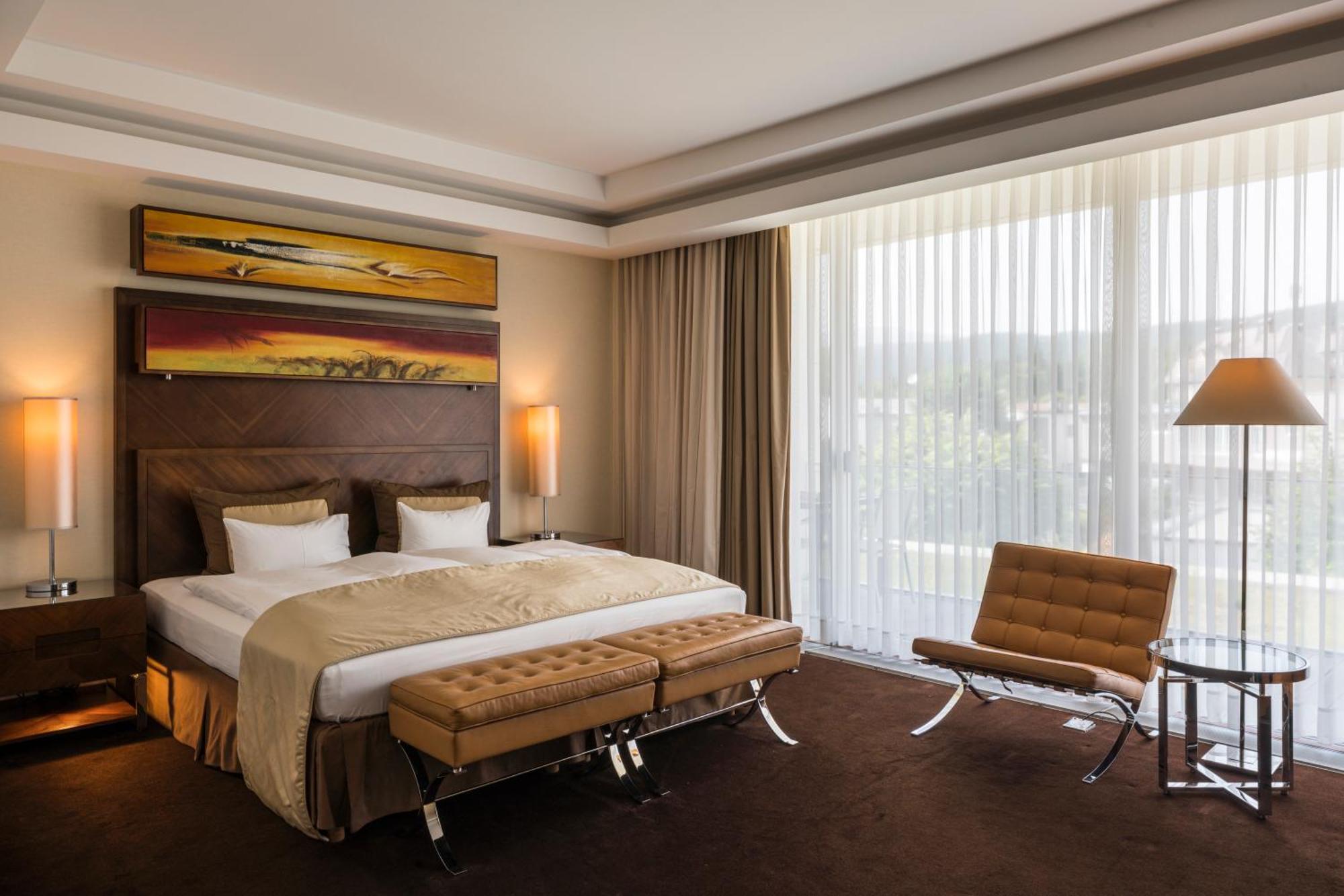 Falkensteiner Schlosshotel Velden - The Leading Hotels Of The World Velden am Wörthersee Rum bild A room at the Hotel