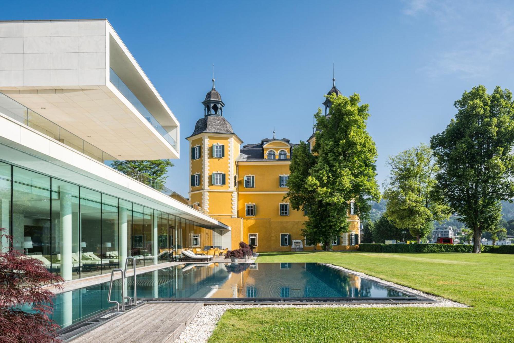 Falkensteiner Schlosshotel Velden - The Leading Hotels Of The World Velden am Wörthersee Exteriör bild Schloss Elmau