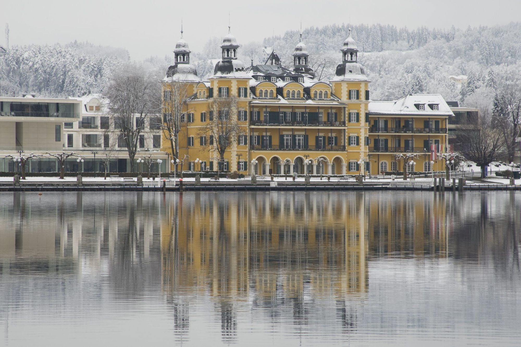 Falkensteiner Schlosshotel Velden - The Leading Hotels Of The World Velden am Wörthersee Exteriör bild The former headquarters of the German Army Sports Club in Strausberg